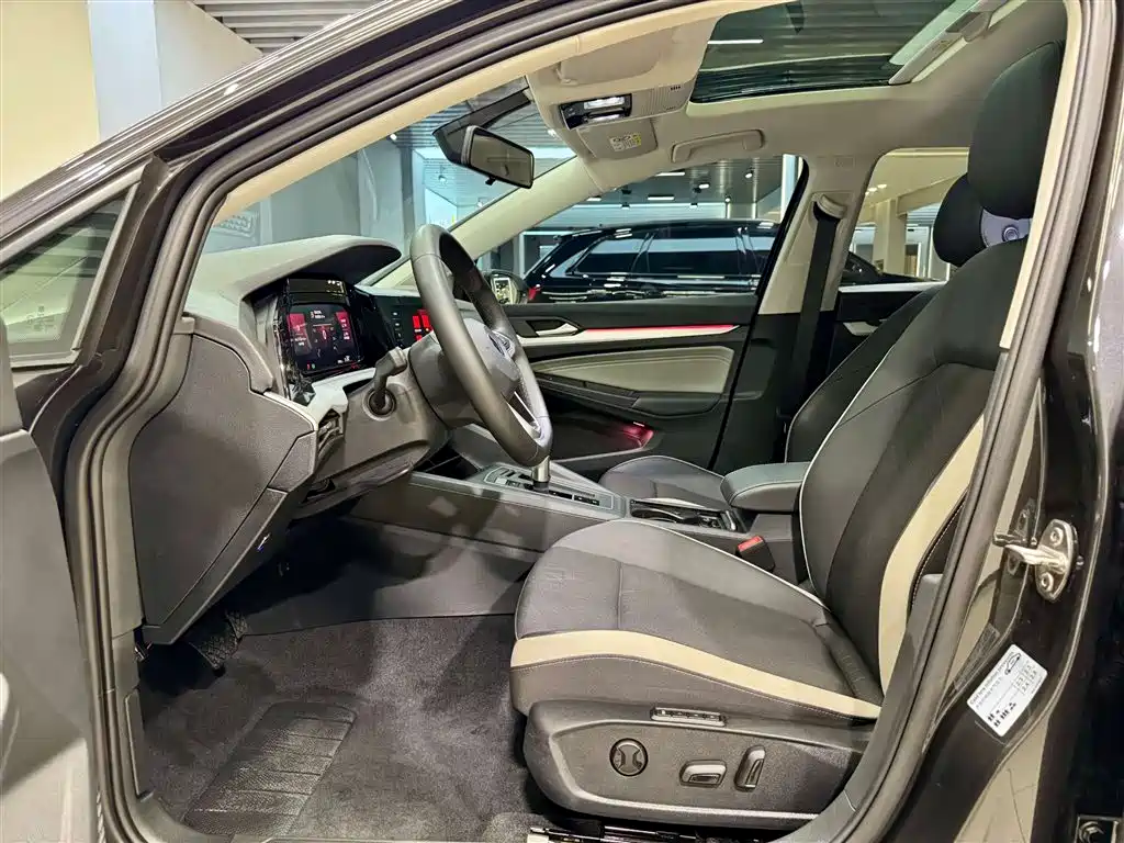 Volkswagen Golf 2023 Facelift 280TSI DSG Pro фото 18