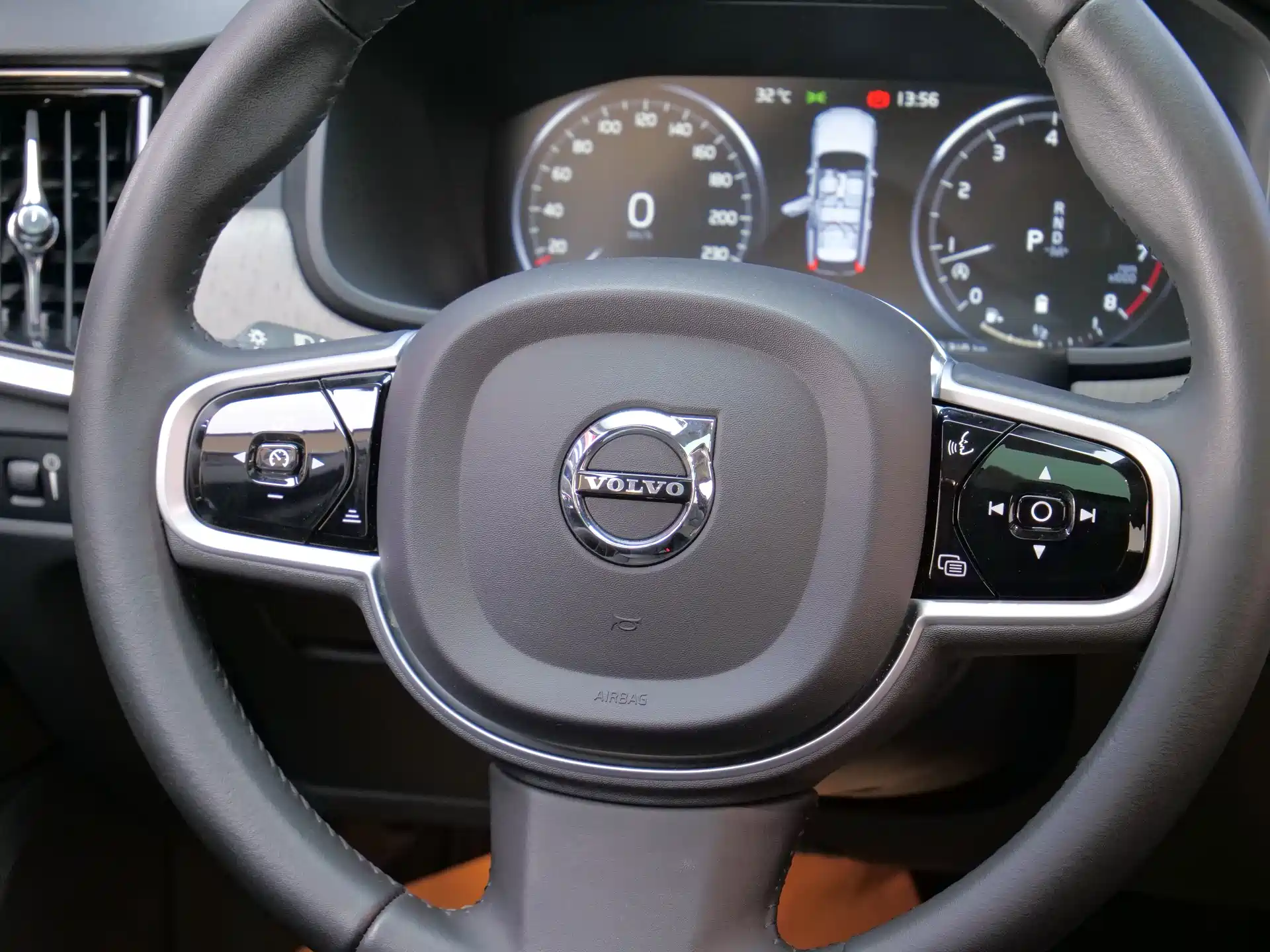 Photo 13 - Volvo V90