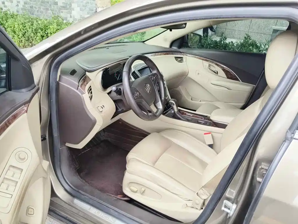 Фото 8 - Buick LaCrosse
