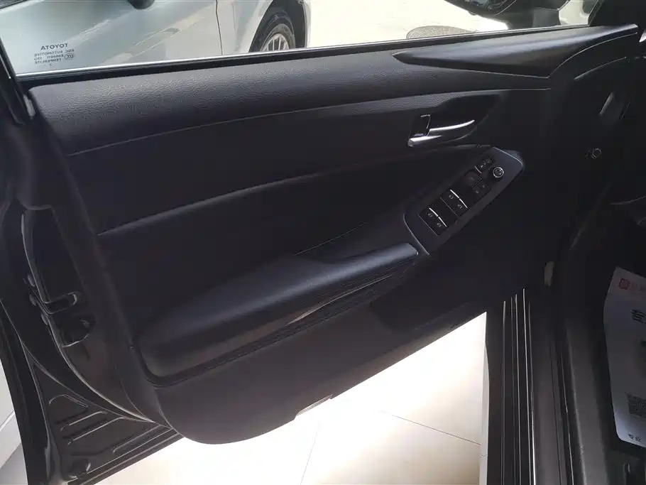 Toyota Avalon 2022 2.0L Luxury Edition фото 7
