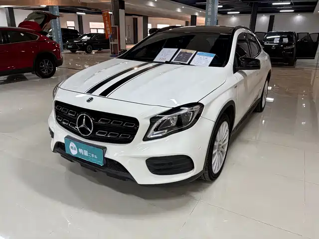 MERCEDES-BENZ GLA