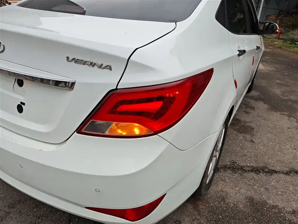 Hyundai Verna 2014 1.4L Manual Top TOP фото 8