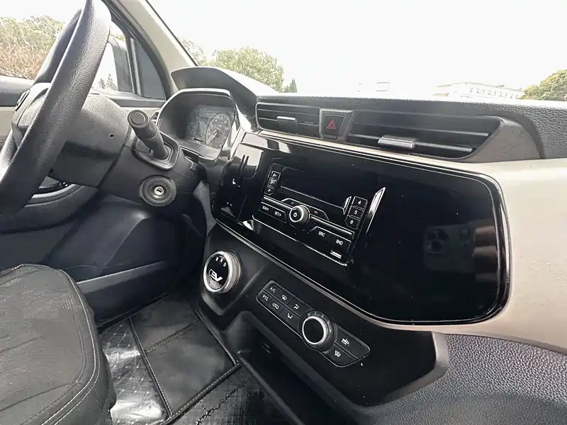 SAIC MAXUS CHASE EV30