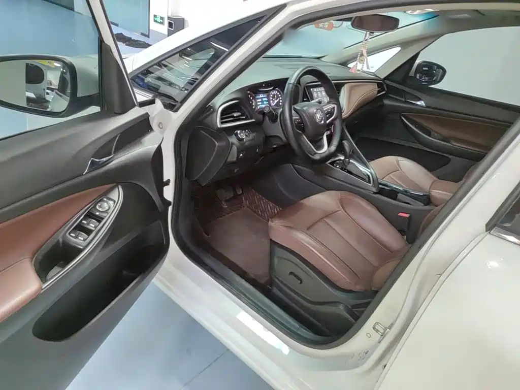 Фото 16 - Buick GL6