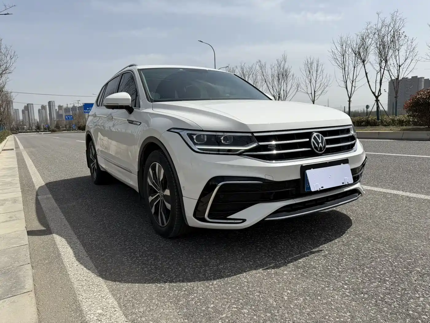 Volkswagen Tiguan L 2022 330TSI Auto 2WD R-Line Premium Edition фото 3