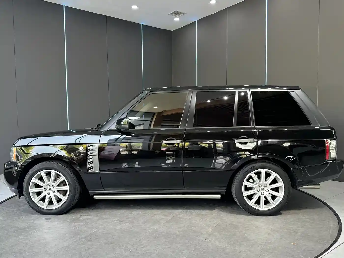 Land Rover Range Rover 2011 5.0 SC V8 фото 4