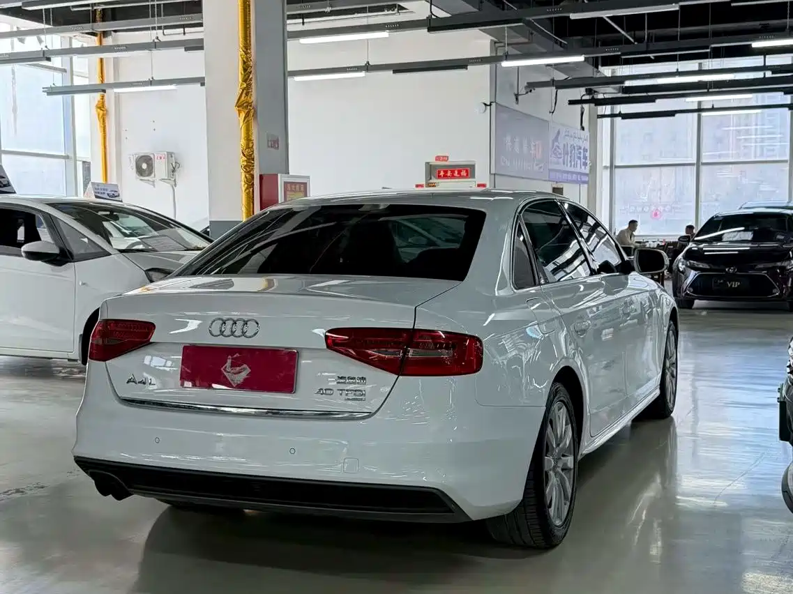 Audi A4L 2013 40 TFSI quattro Personality Sport фото 9