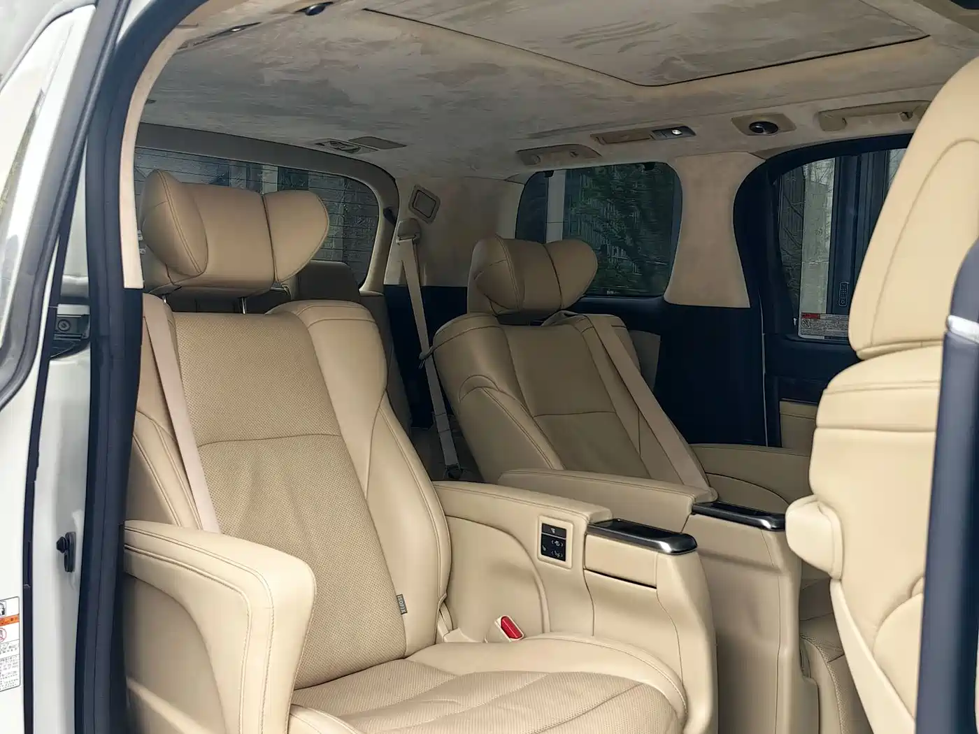 Toyota Alphard 2020 Hybrid 2.5L Luxury Edition фото 7