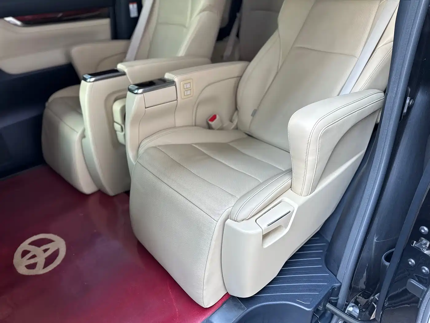 Toyota Alphard 2015 3.5L Luxury Edition фото 10