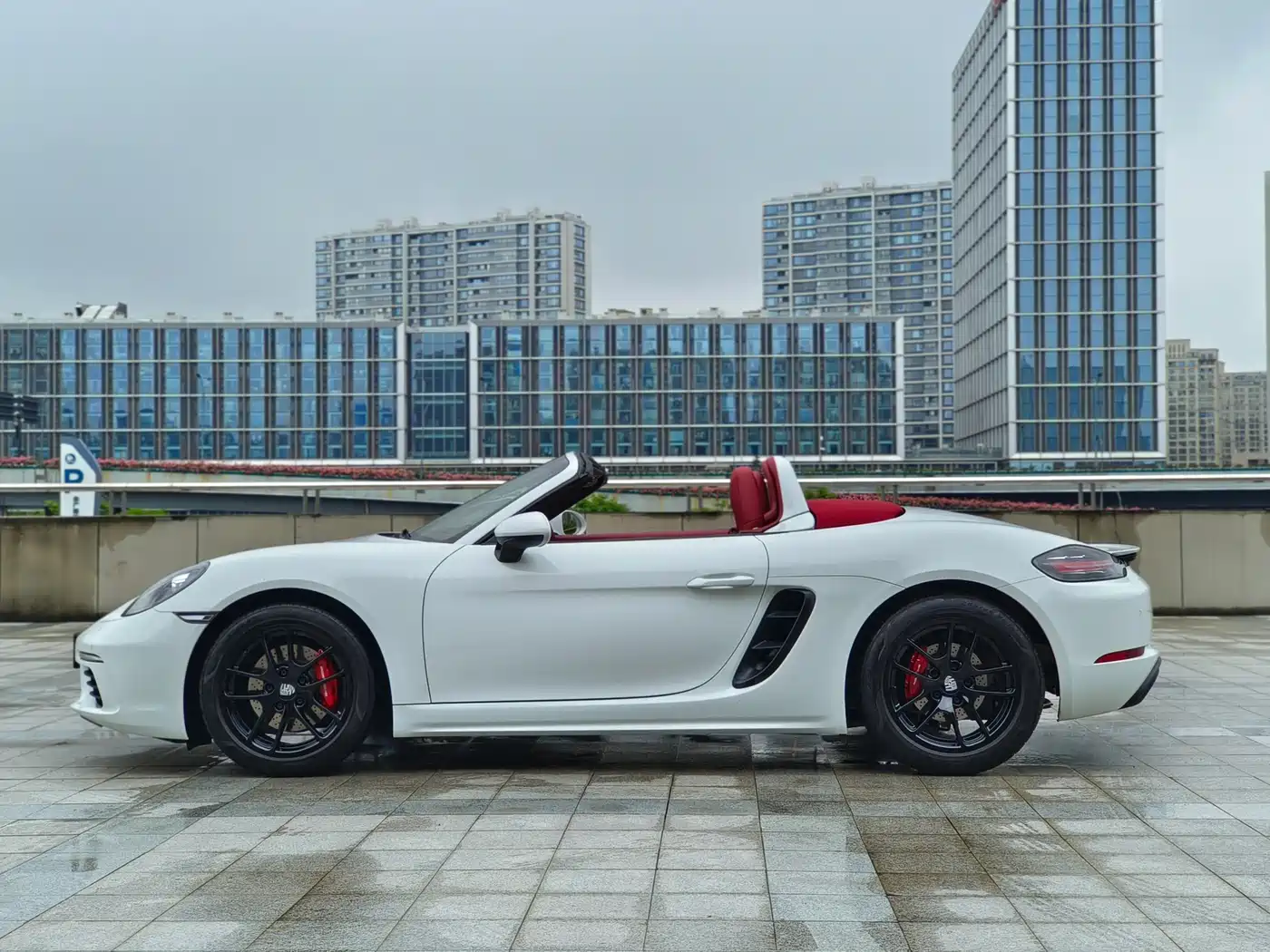 PORSCHE 718