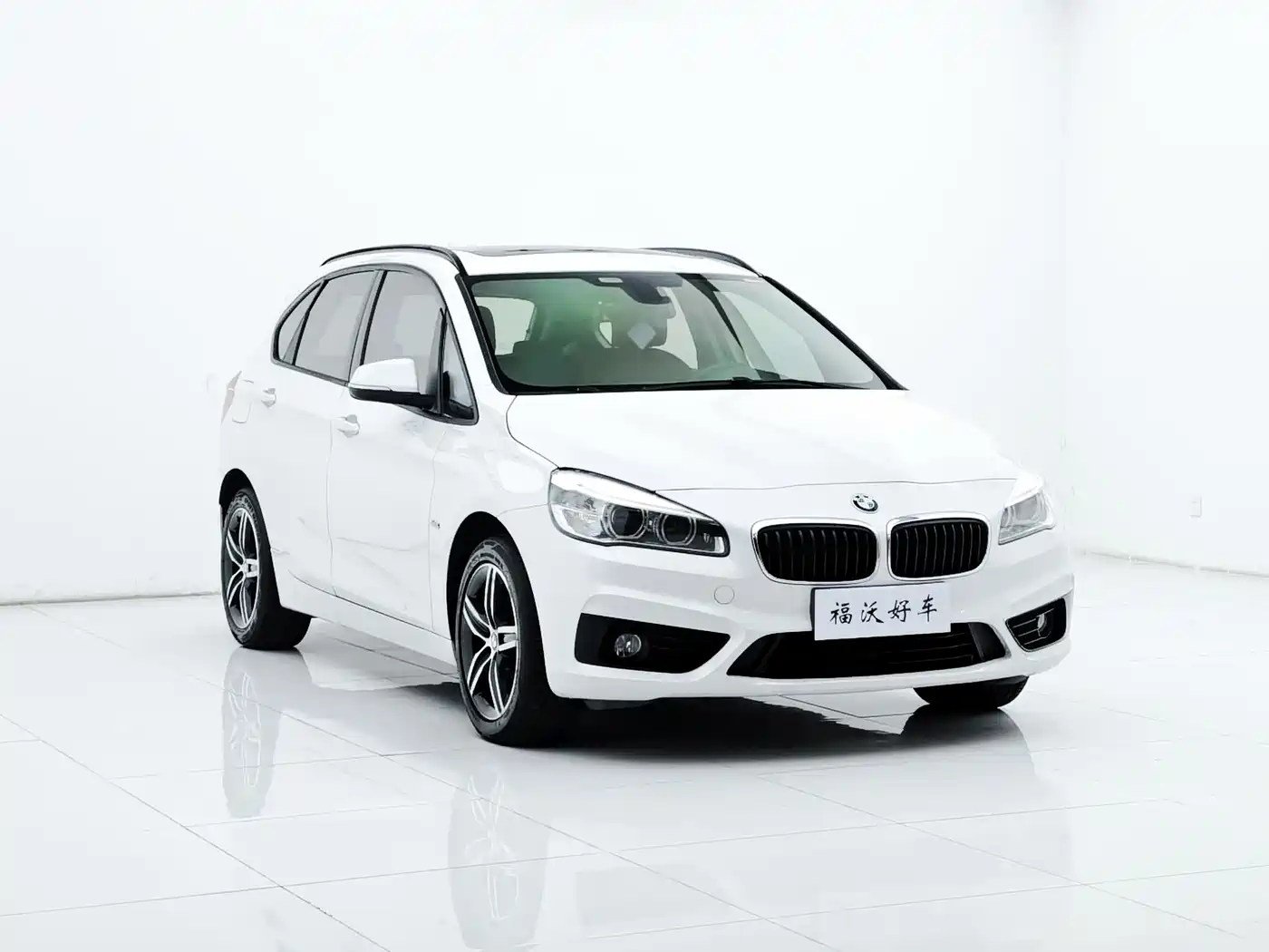 BMW 2 Series Touring 2016 218i Sport Design Package фото 3