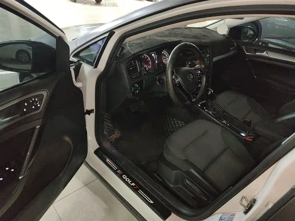 Volkswagen Golf 2020 Beloved Edition 280TSI DSG Comfort фото 12