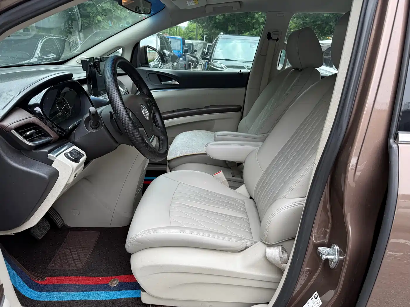 Buick GL8 2021 Land Business Class 652T Luxury фото 9