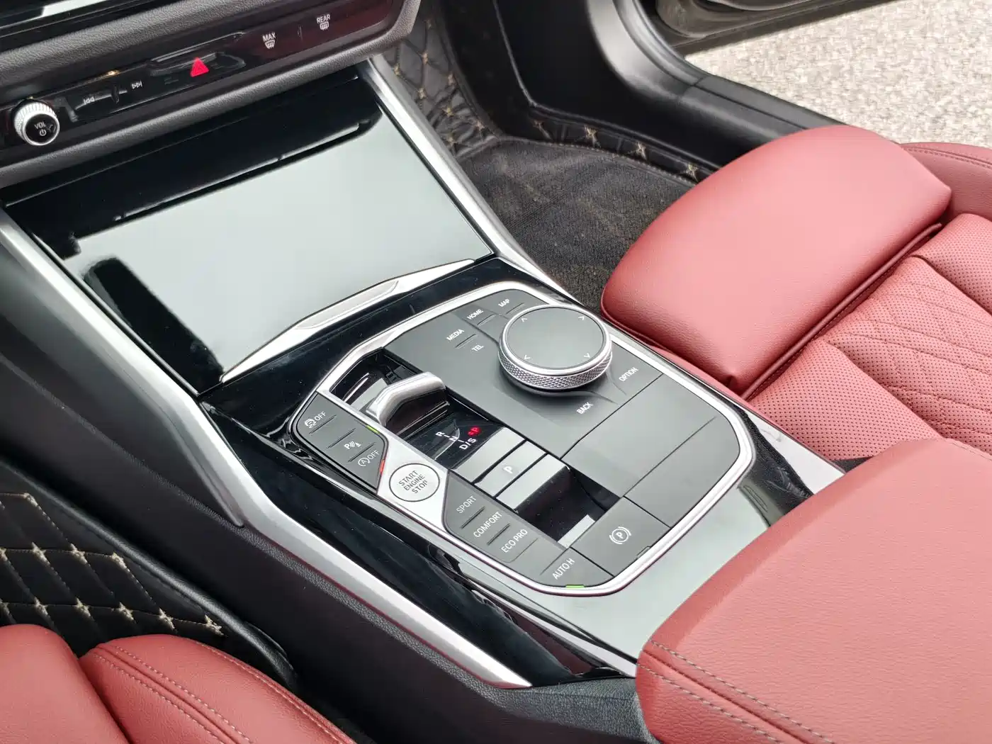 BMW 3 Series 2024 320i M Sport Package фото 13
