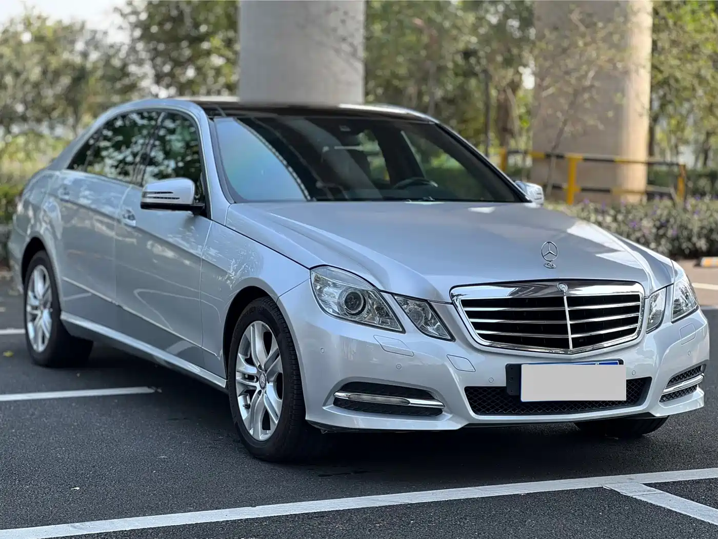 Mercedes-Benz E-Class 2010 E 300 L Fashion фото 3