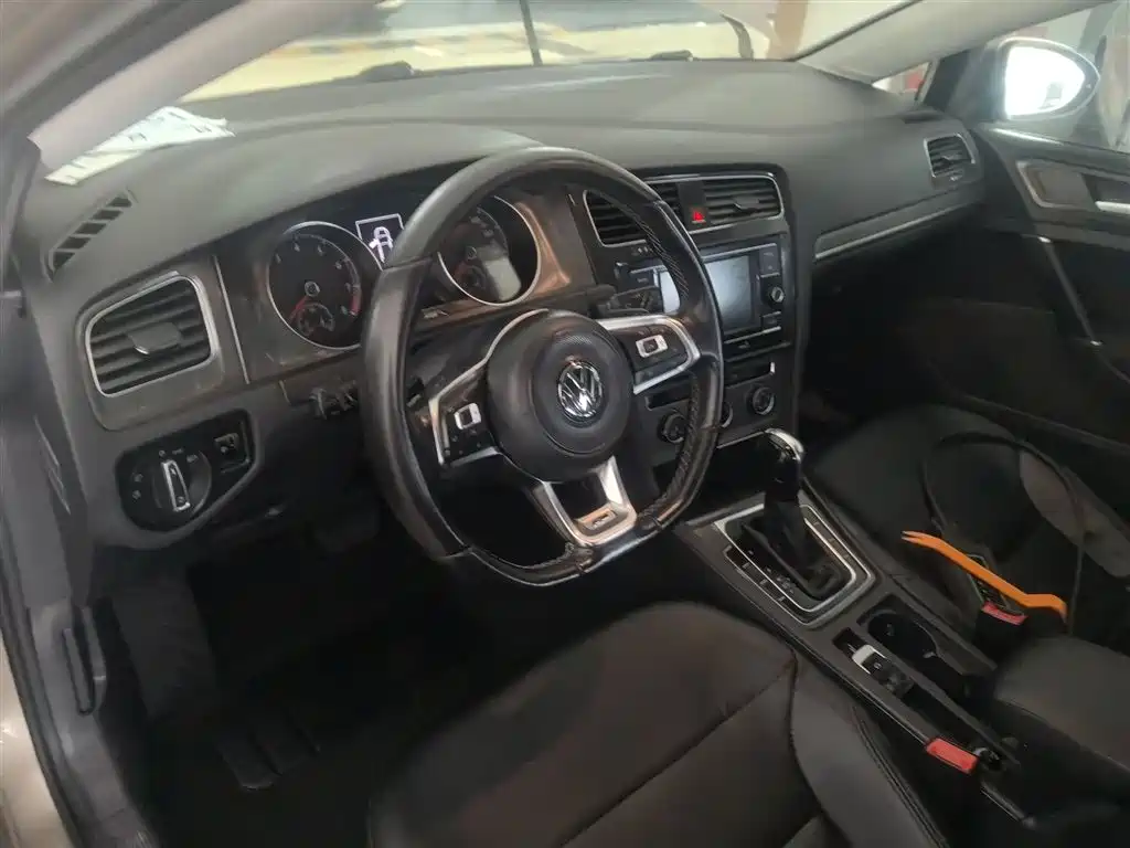 Volkswagen Golf 2016 230TSI Automatic Comfort фото 10