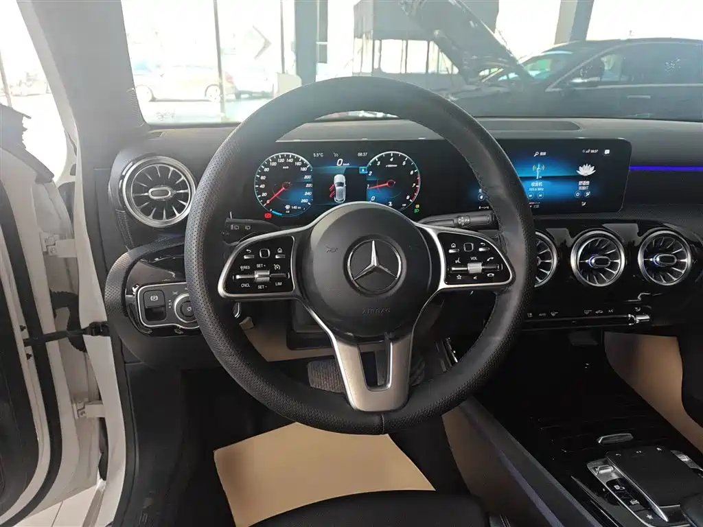 Mercedes-Benz A-Class (Import) 2019 A 200 Dynamic Version фото 7