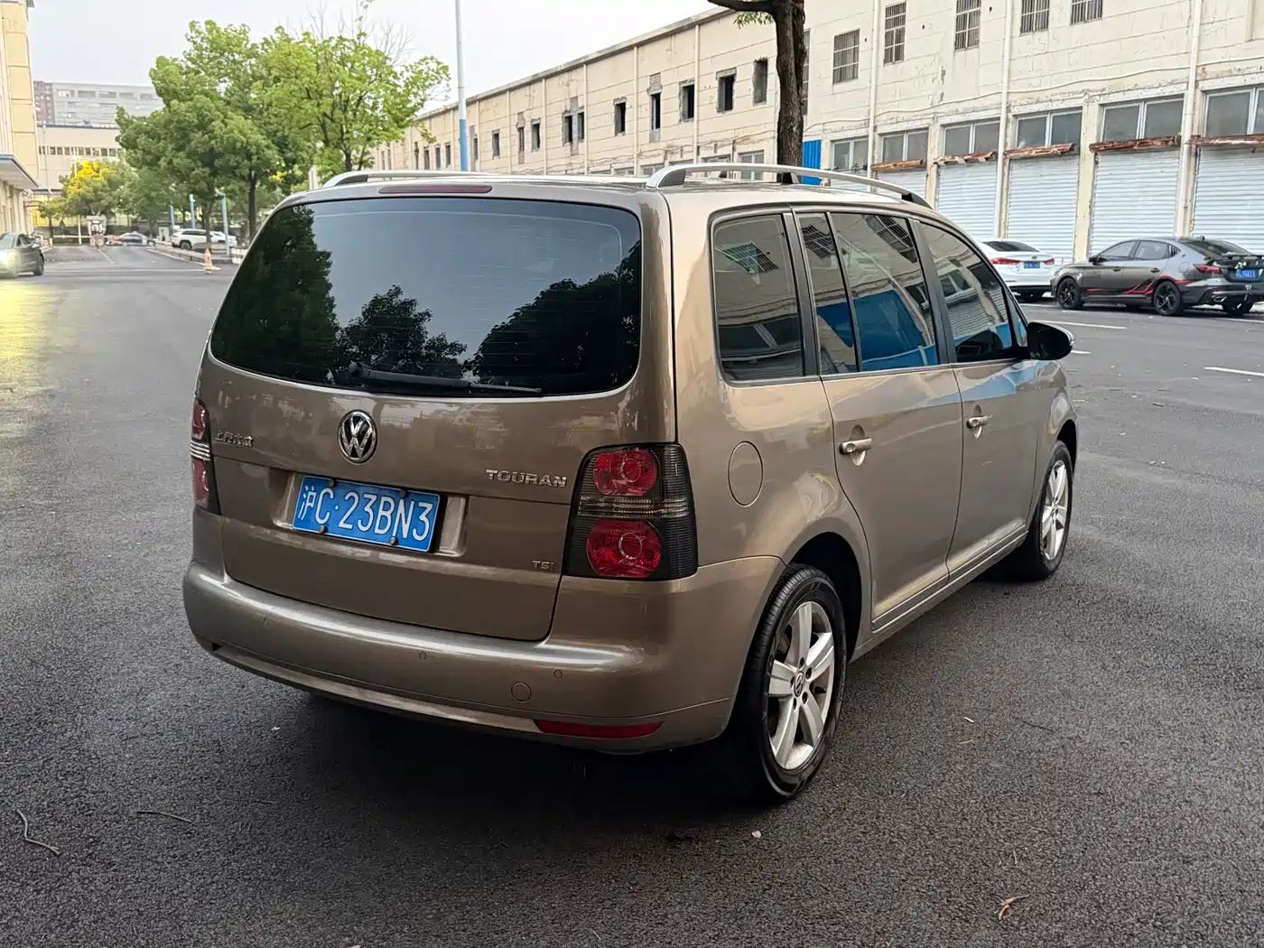 Volkswagen Touran 2015 1.4T DSG Comfort Edition 5-seater фото 6