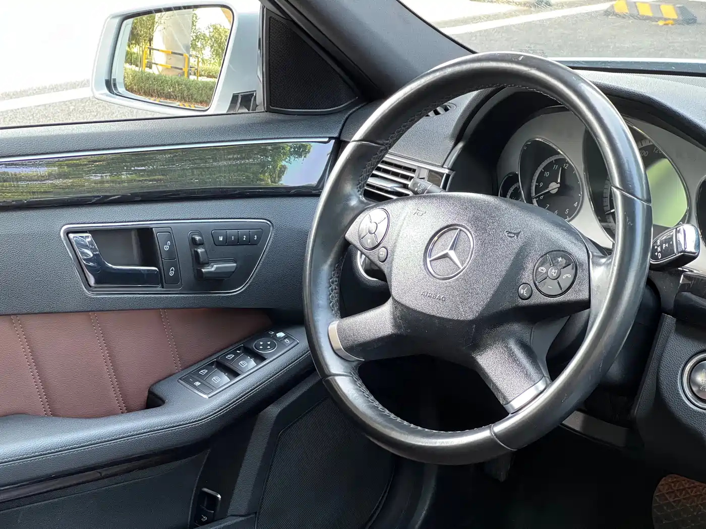 Mercedes-Benz E-Class 2010 E 300 L Fashion фото 13