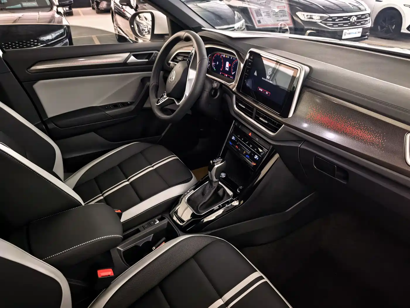 Volkswagen T-ROC 2025 2025 Facelift 300TSI DSG 2WD Dawn Edition