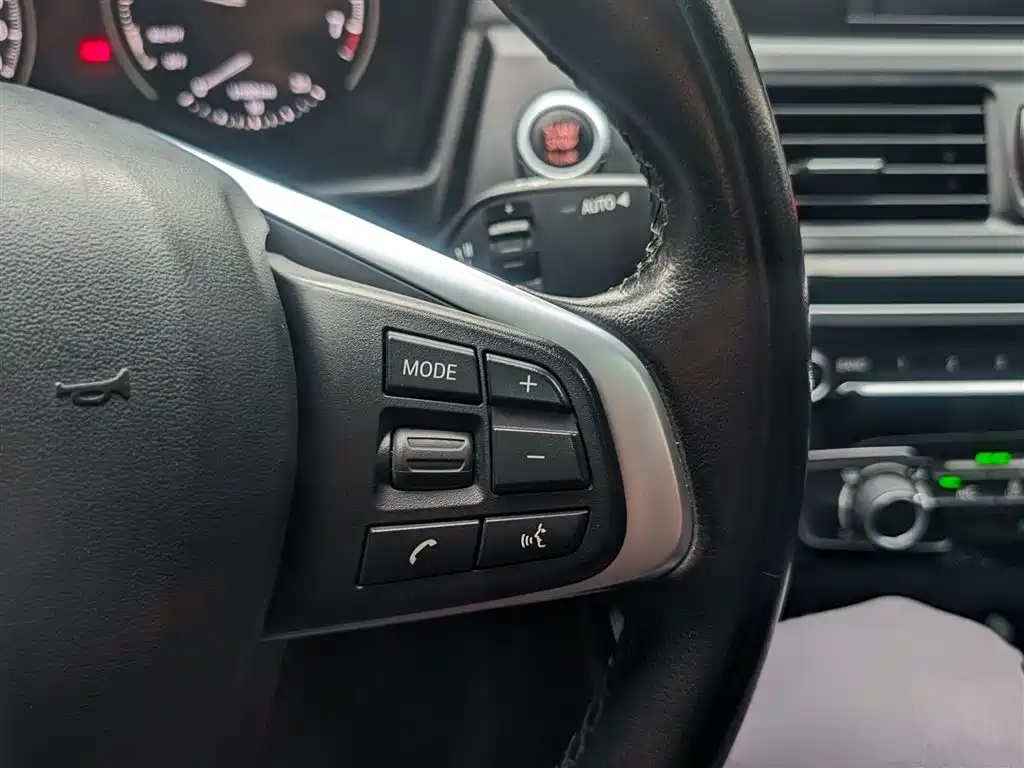 BMW 1 Series 2018 118i Sport Edition фото 4