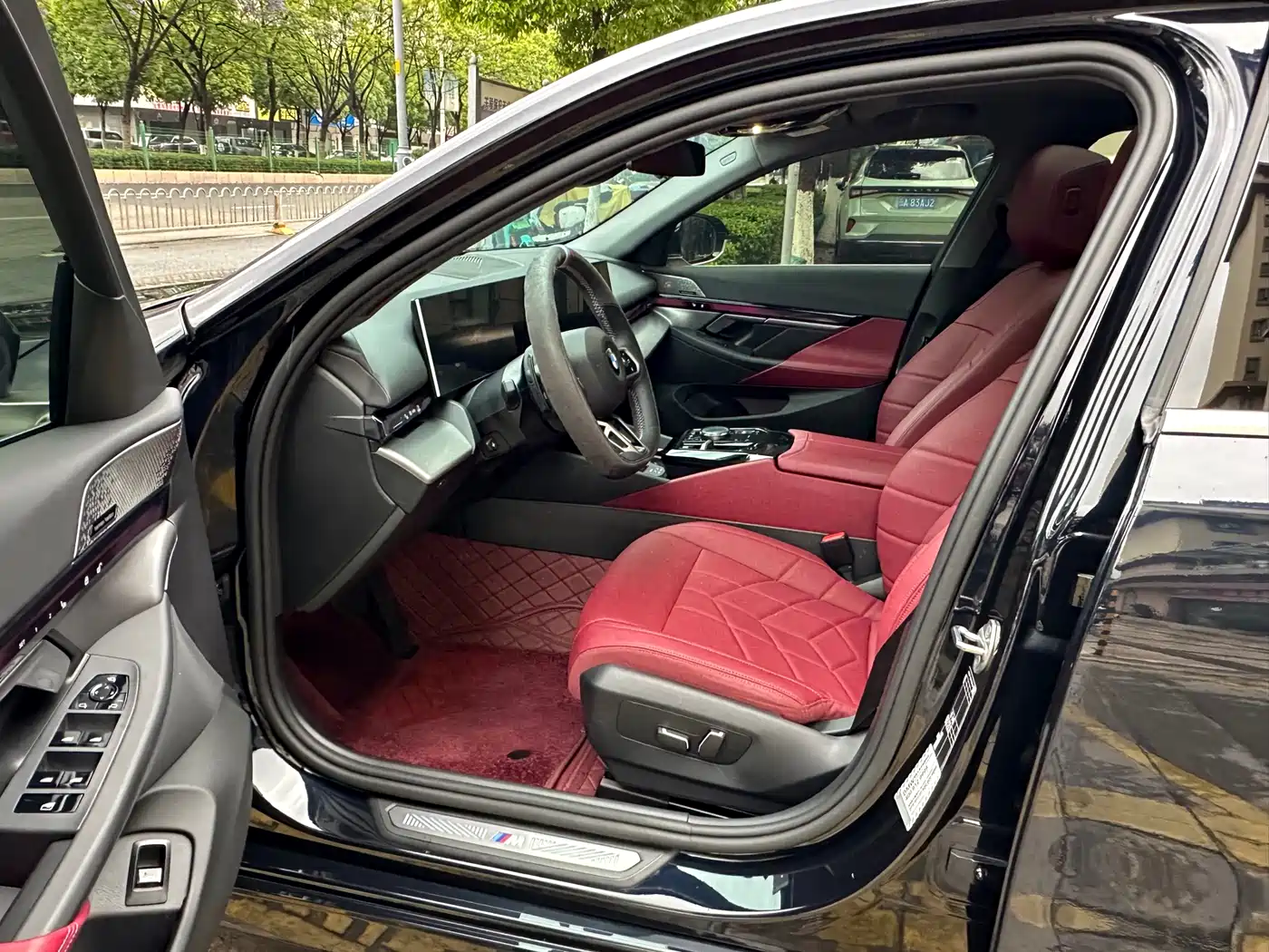BMW 5 Series 2024 530Li Leading M Sport Package фото 7