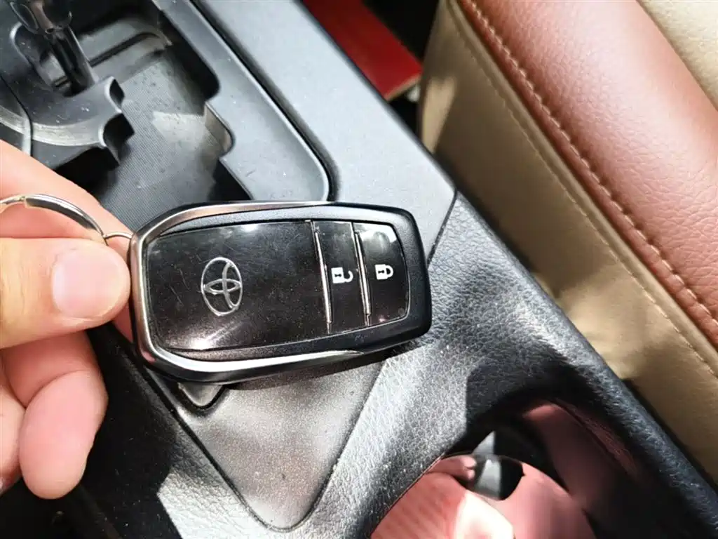 Toyota RAV4 Rongfang 2016 2.0L CVT 2WD Trend (China V) фото 9