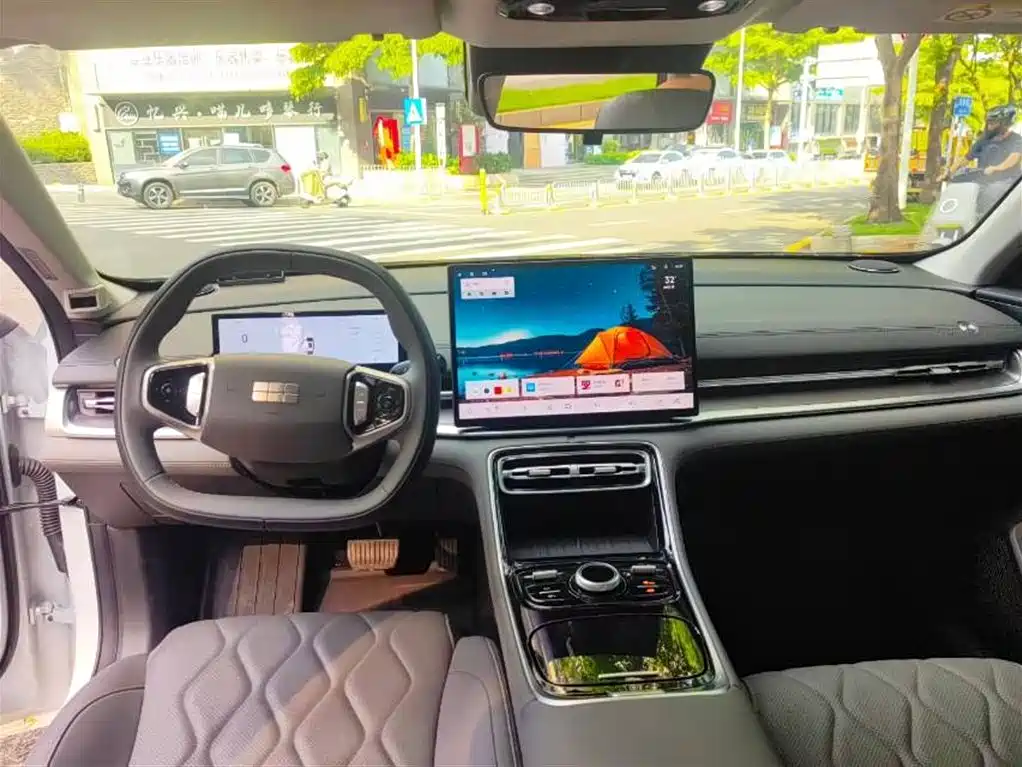 Geely Galaxy Galaxy A7 2025 EM-i 70km Voyage Edition фото 4