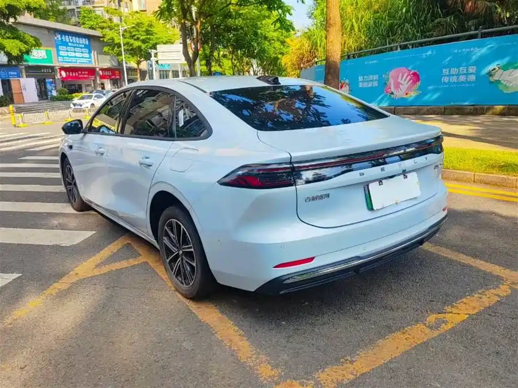 Geely Galaxy Galaxy A7 2025 EM-i 70km Voyage Edition фото 7