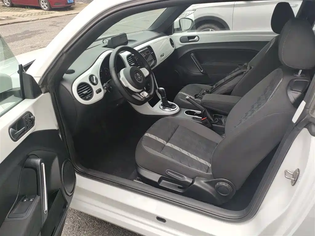 Volkswagen Beetle 2018 180TSI Easy Joy Edition фото 11