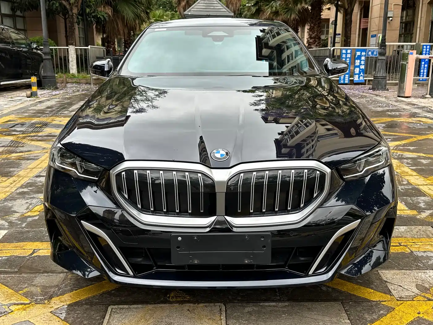 BMW 5 Series 2024 530Li Leading M Sport Package фото 2