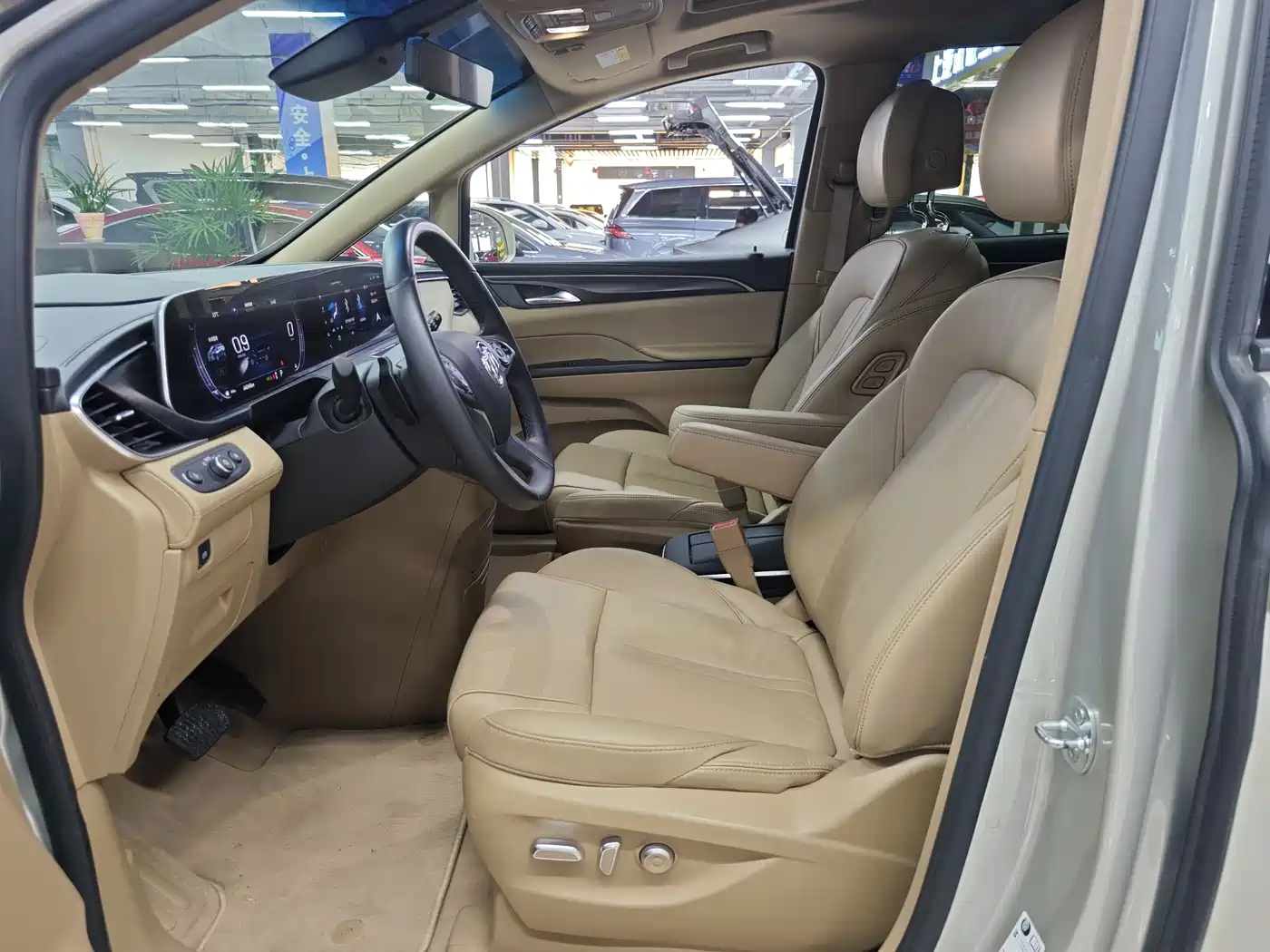 Buick GL8 2021 ES Landlord 653T Premium фото 5
