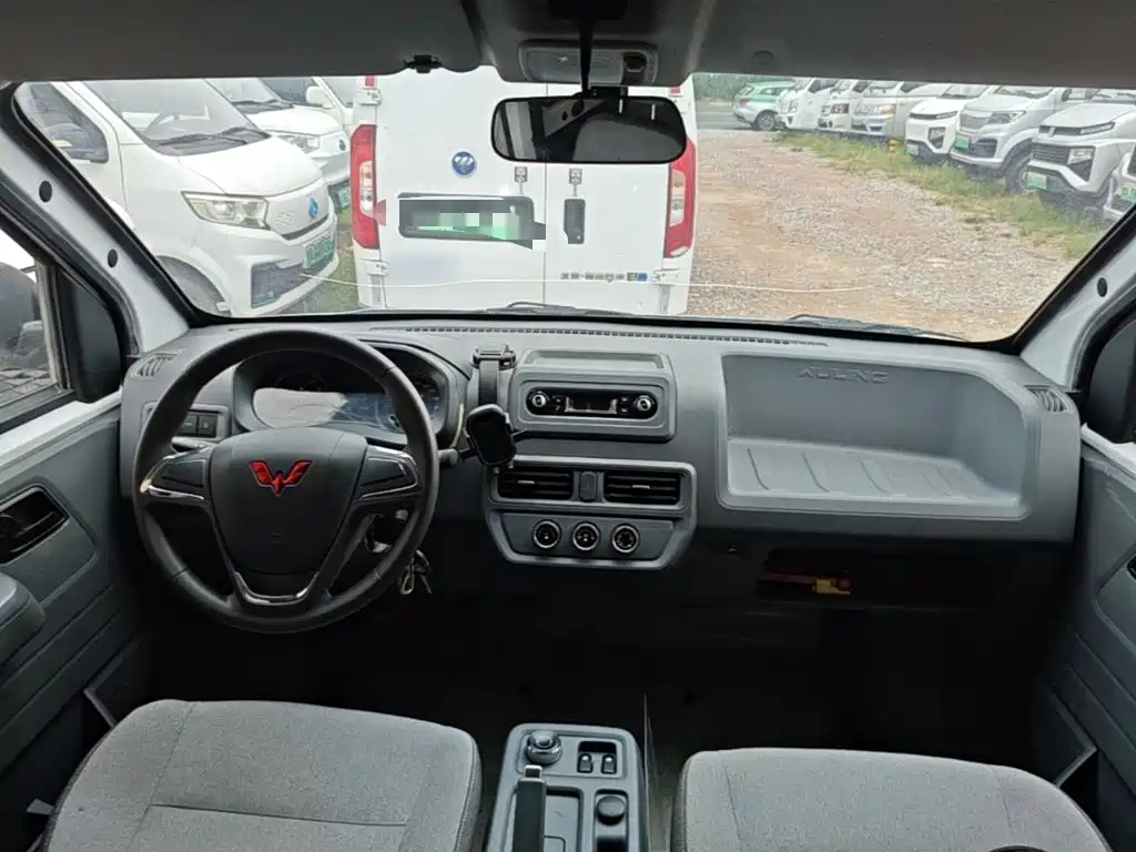 Wuling Motors Wuling Yangguang 2025 2024 300KM Comfort Bus Version 75kW