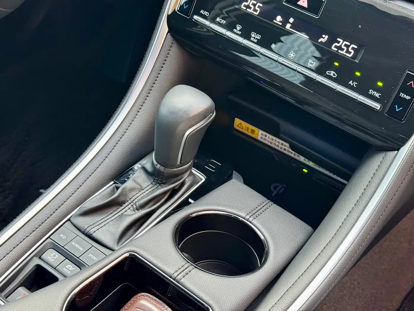 Toyota Avalon 2023 Hybrid 2.5L Luxury Edition фото 18