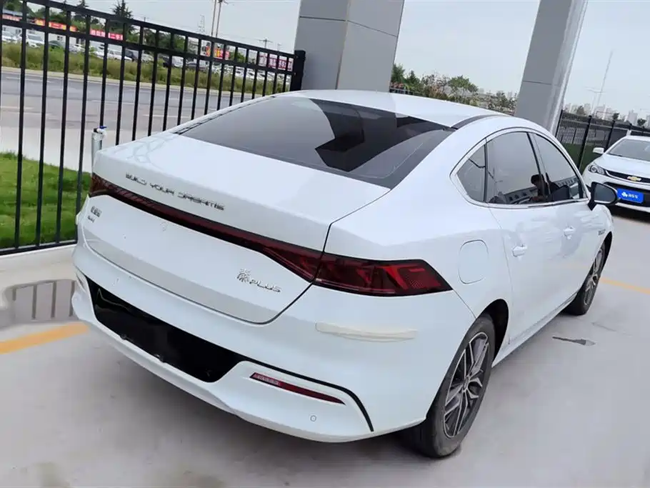 BYD Qin PLUS 2021 DM-i 55KM Flagship фото 3