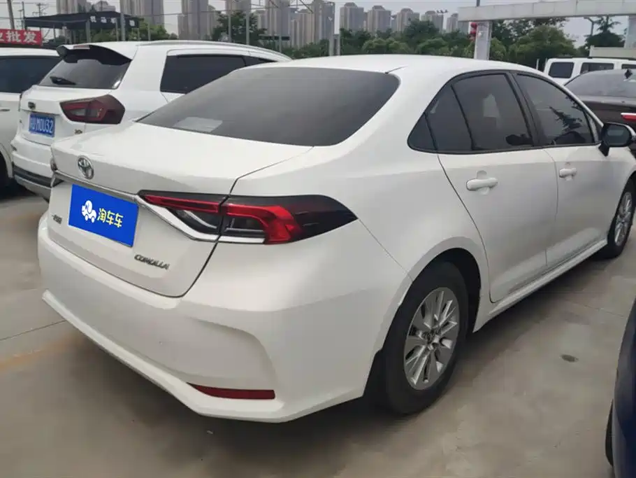 Toyota Corolla Twin Engine E+ 2019 1.8L E-CVT Leading Edition фото 3