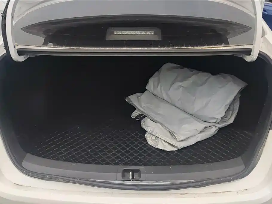 Toyota Corolla Twin Engine E+ 2019 1.8L E-CVT Leading Edition фото 4