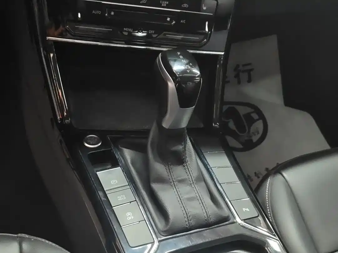Volkswagen Passat 2023 330TSI Starlight Elite Edition фото 8