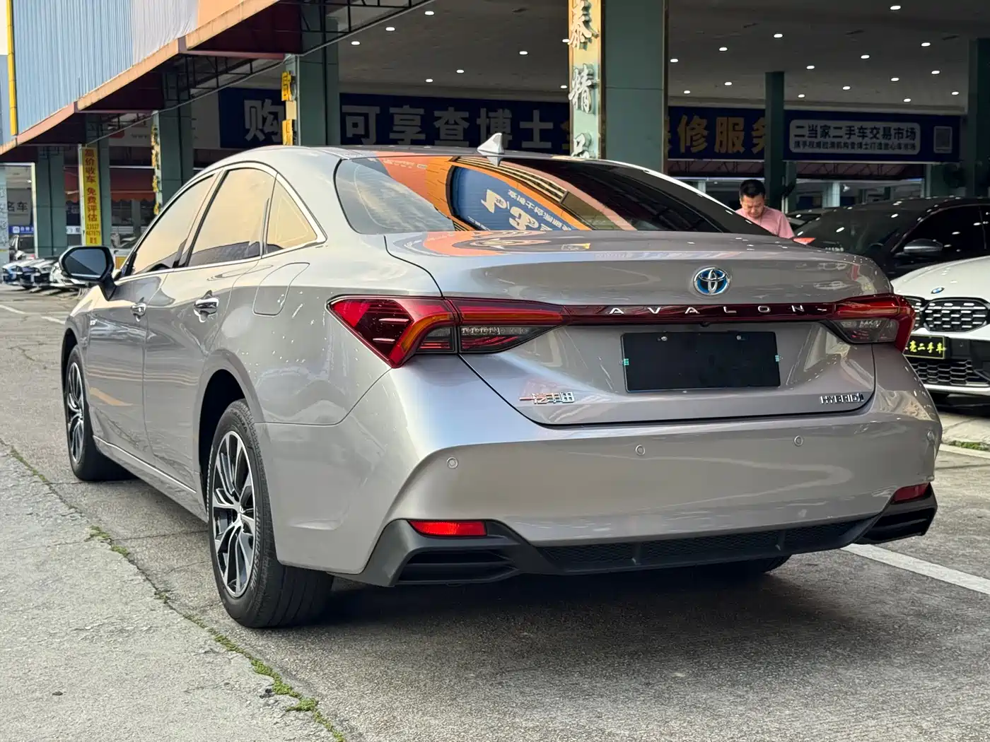 Toyota Avalon 2023 Hybrid 2.5L Luxury Edition фото 21