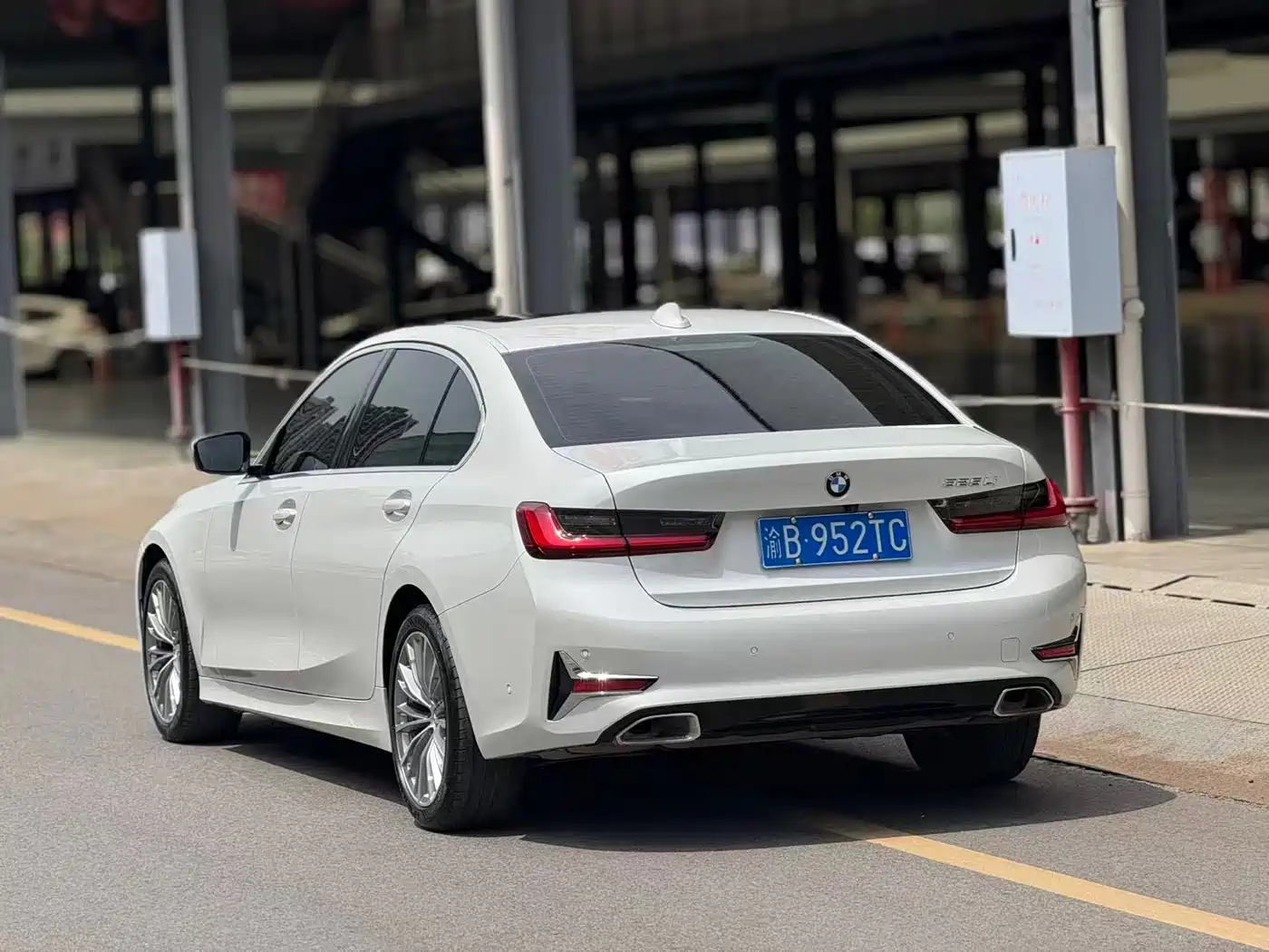 BMW 3 Series 2020 325Li Launch Edition фото 13