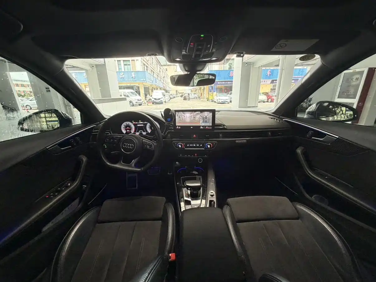 Фото 10 - Audi A4L