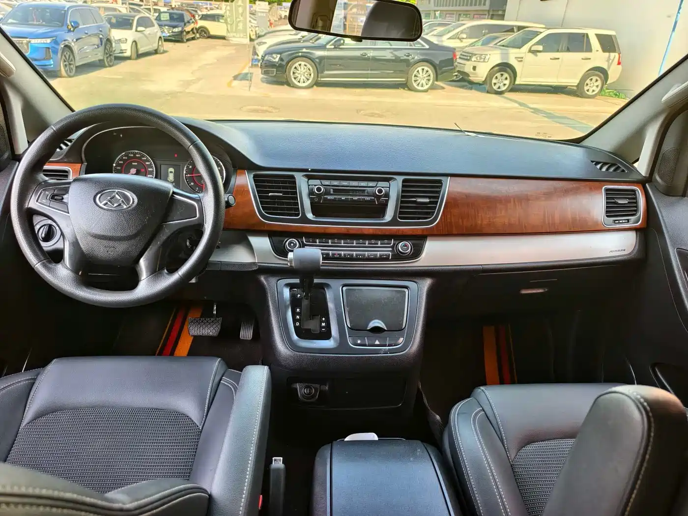 SAIC Maxus Maxus G10 2016 2.0T Automatic Executive Edition фото 12