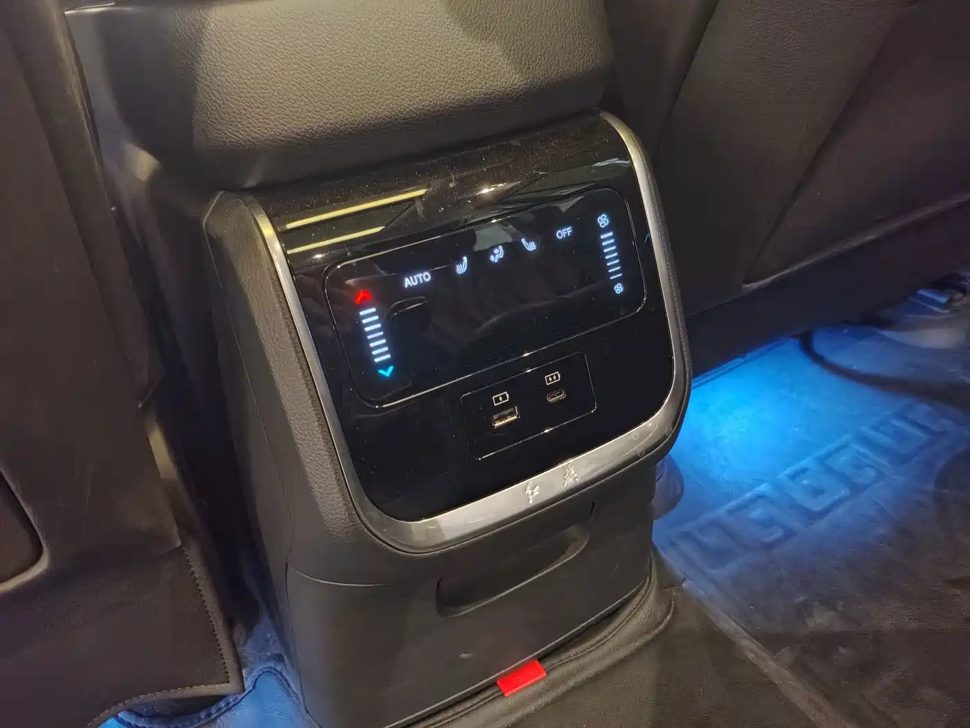 Фото 25 - Hongqi HS7