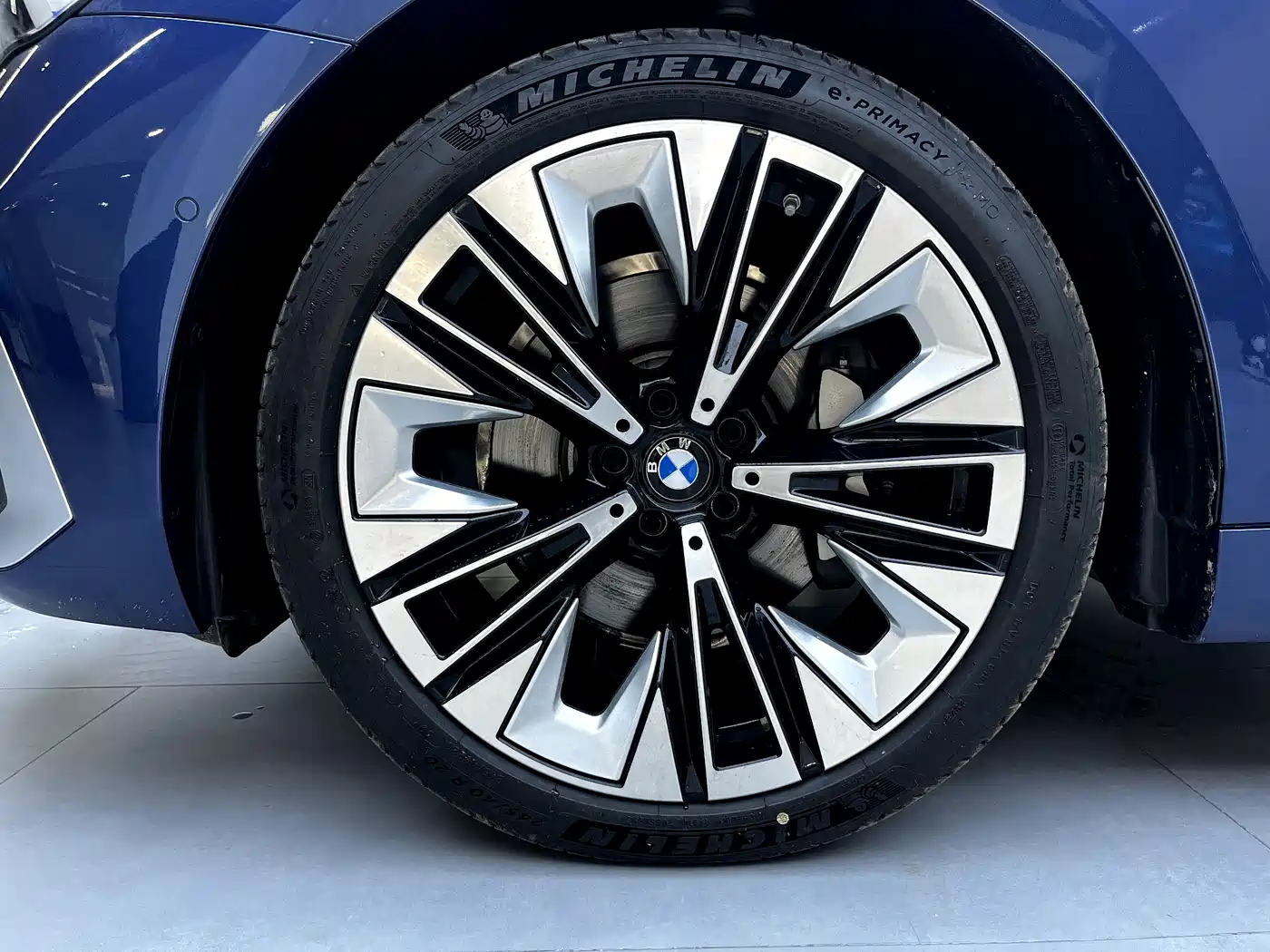 BMW 5 Series 2024 530Li Premium Luxury Package фото 9