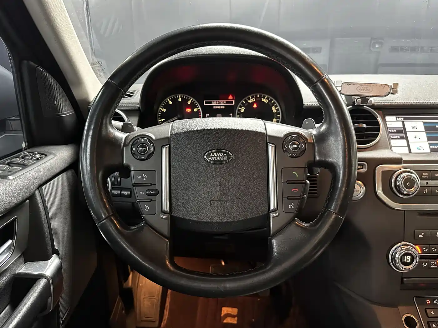 Land Rover Discovery 2016 3.0 SC V6 HSE фото 7