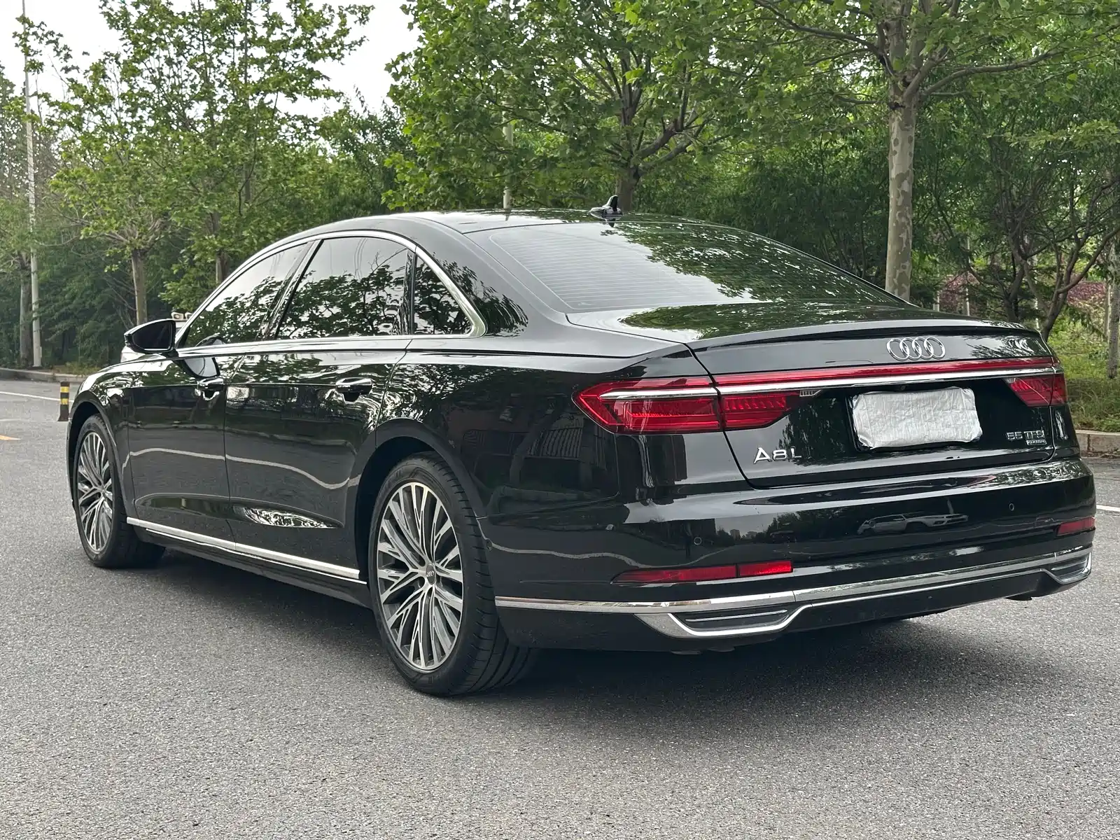 Фото 4 - Audi A8