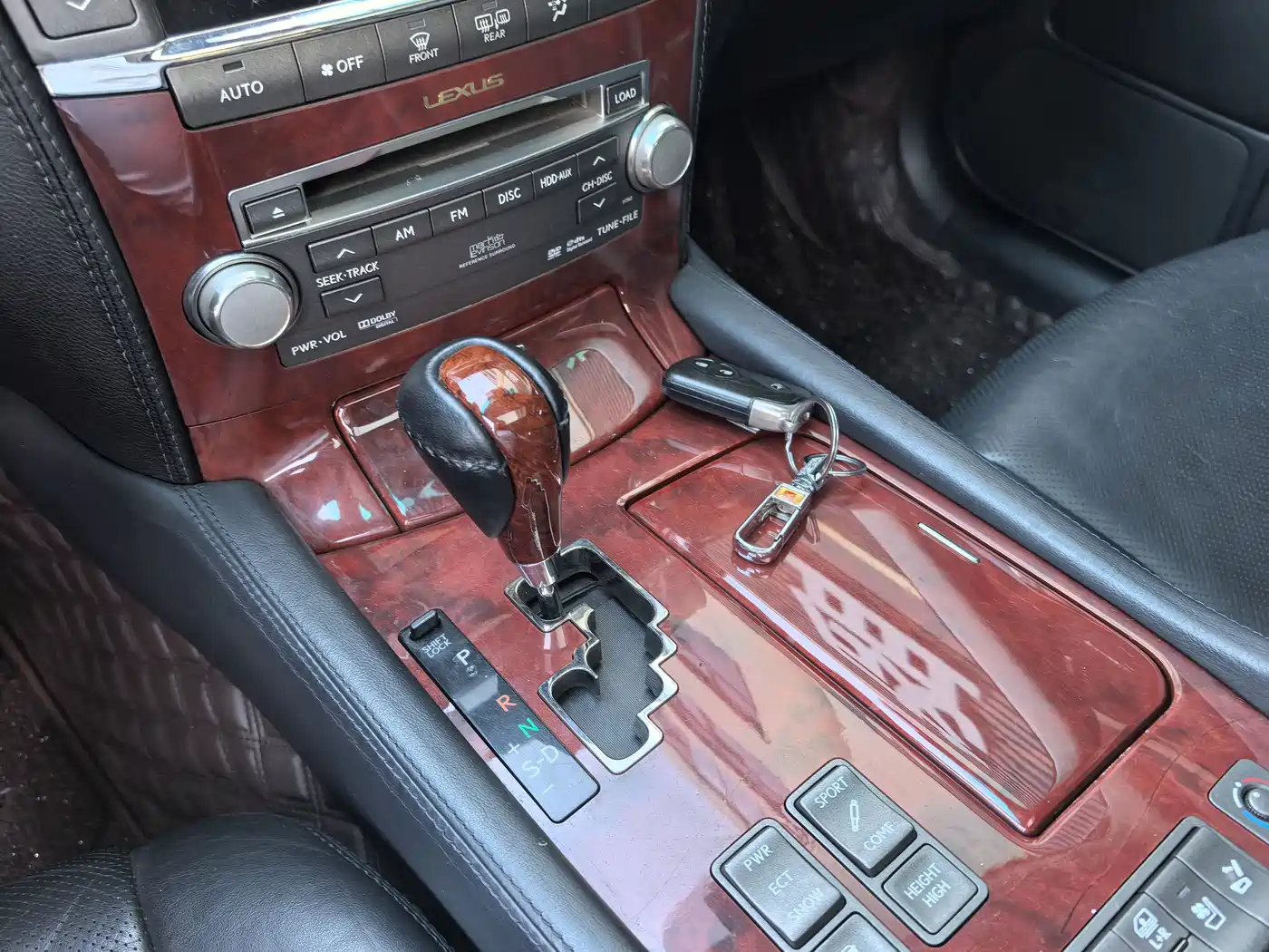 Фото 19 - Lexus LS