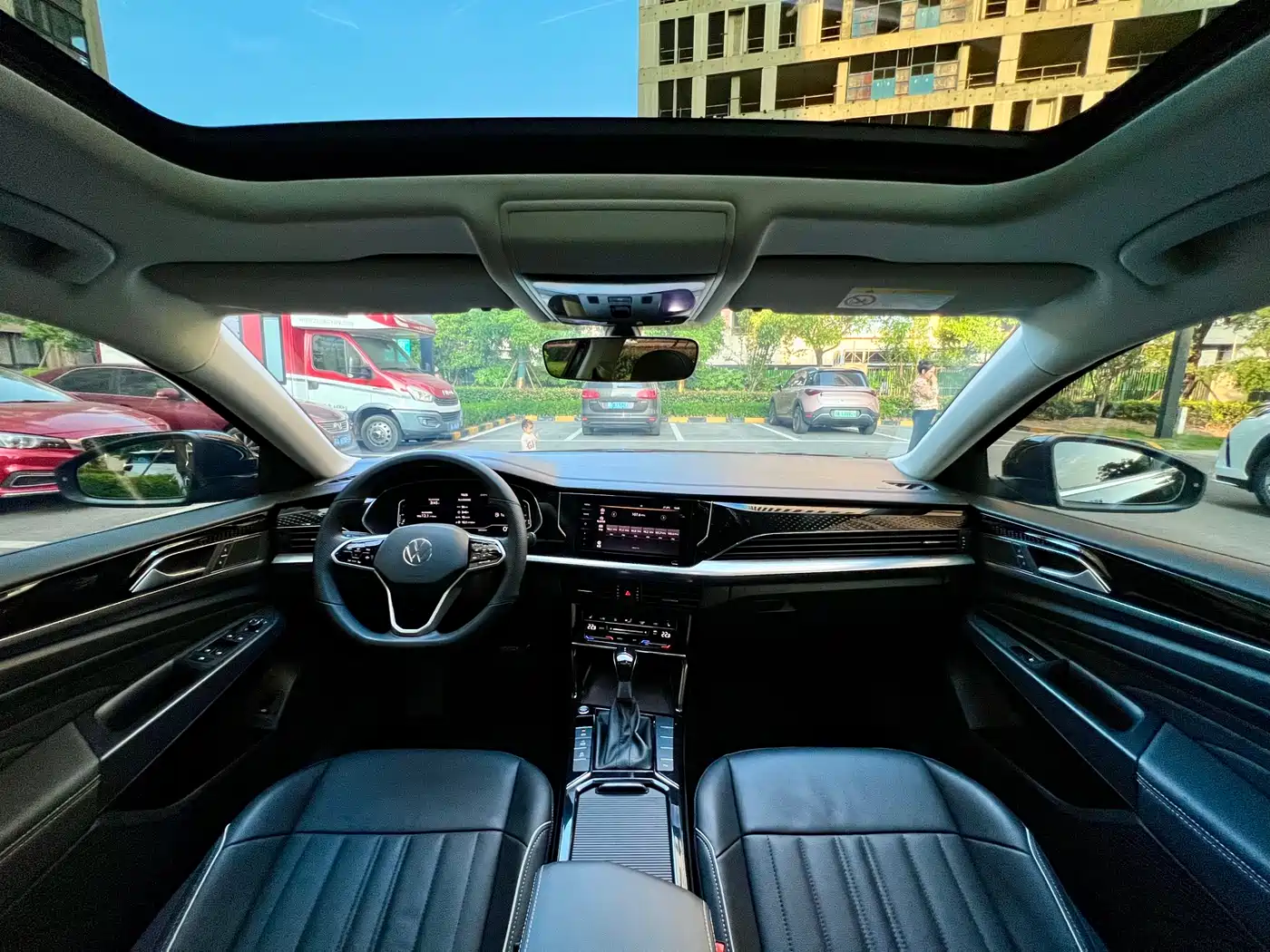 Volkswagen Passat 2023 Facelift 330TSI Starlight Elite Edition фото 5