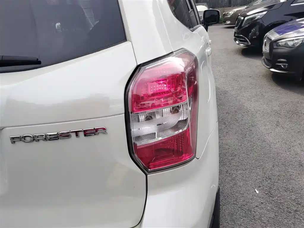 Subaru Forester 2015 2.0i Special Commemorative Edition фото 24