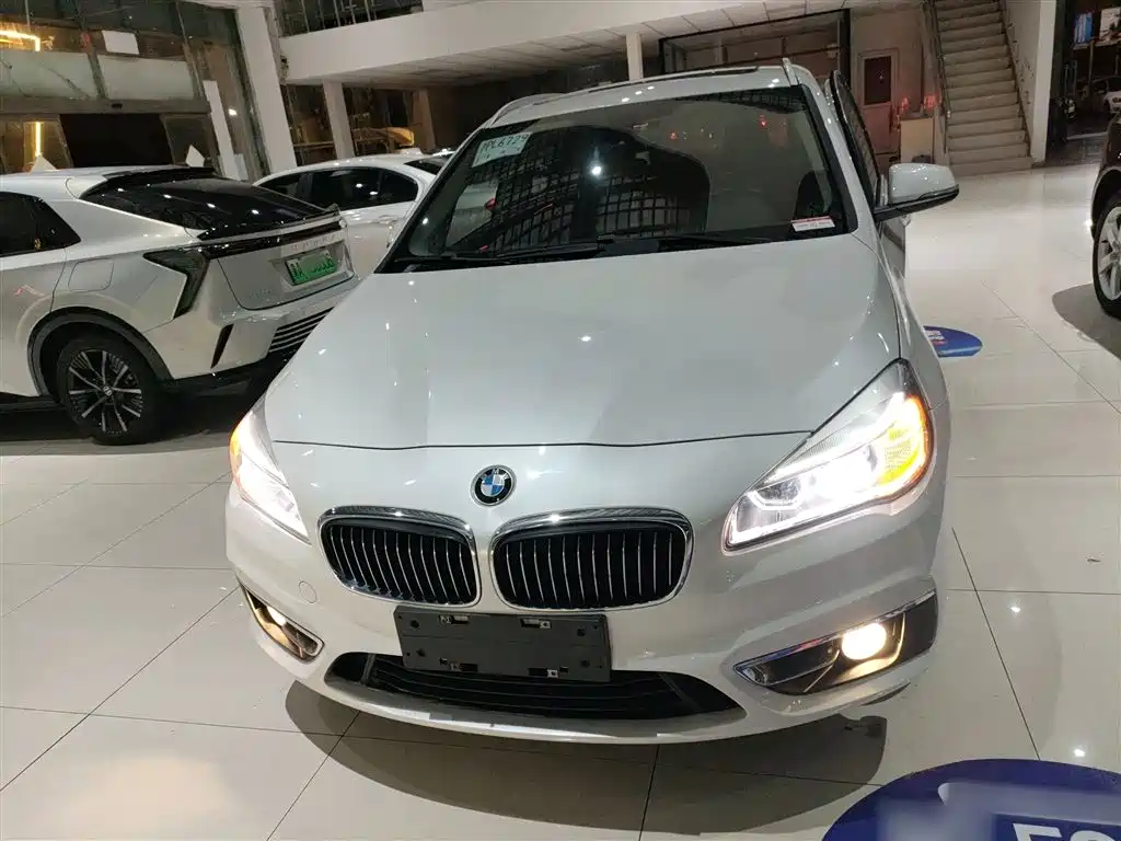 BMW 2 Series Tourer (Import) 2014 220i Luxury Design Package фото 3
